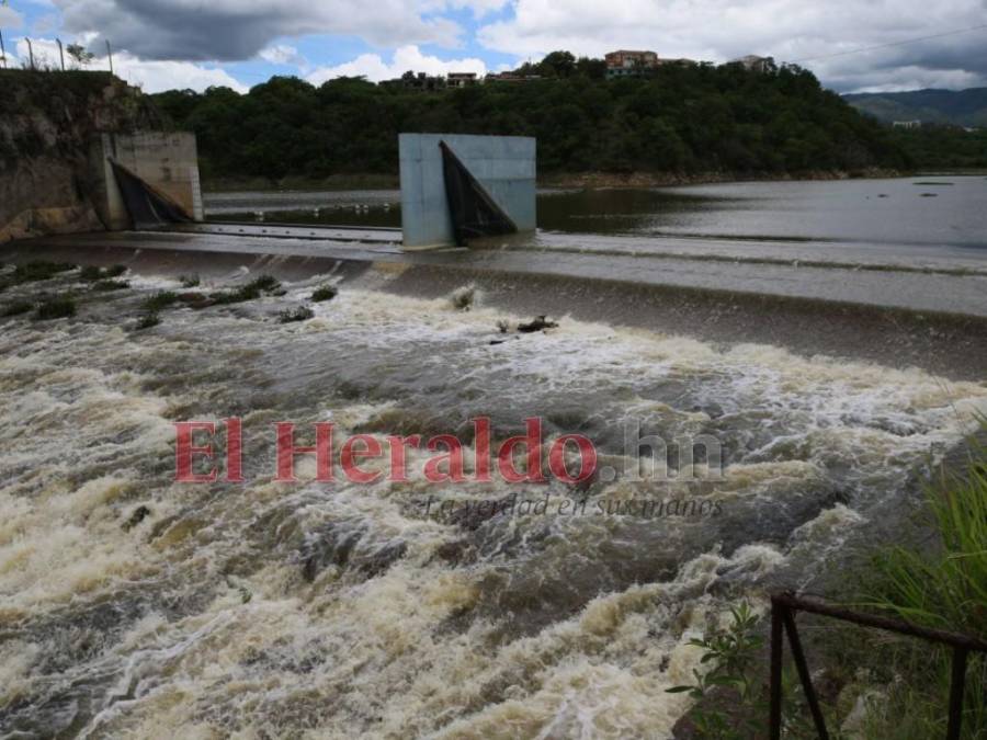 Derrumbes, damnificados y una represa llena dejaron las últimas lluvias (Fotos)