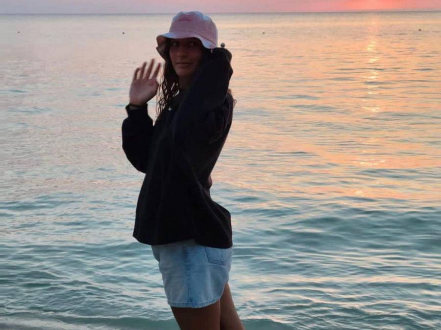 Hija de Pedro Troglio disfruta de las playas de Roatán y comparte su viaje