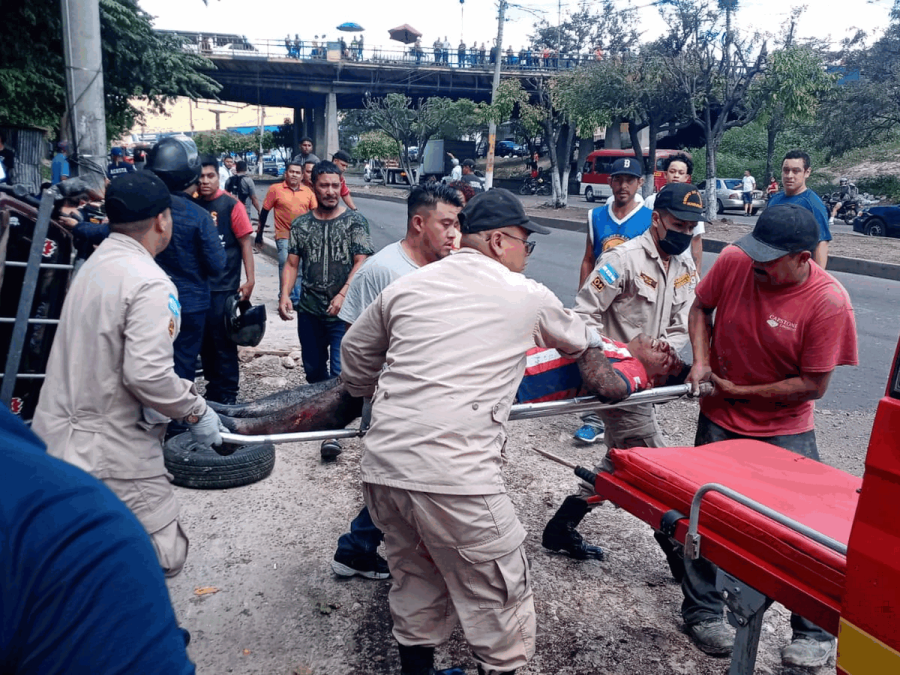 Imágenes del brutal choque de una rastra en El Carrizal; hay dos muertos