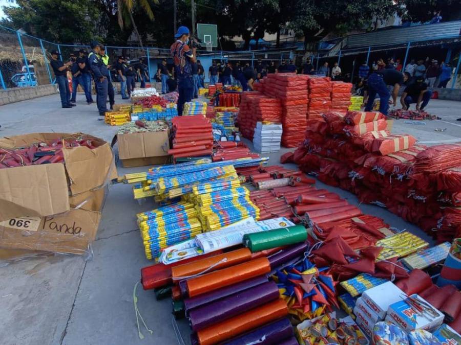 Decomisan fuerte cargamento de pólvora en mercados de Comayagüela