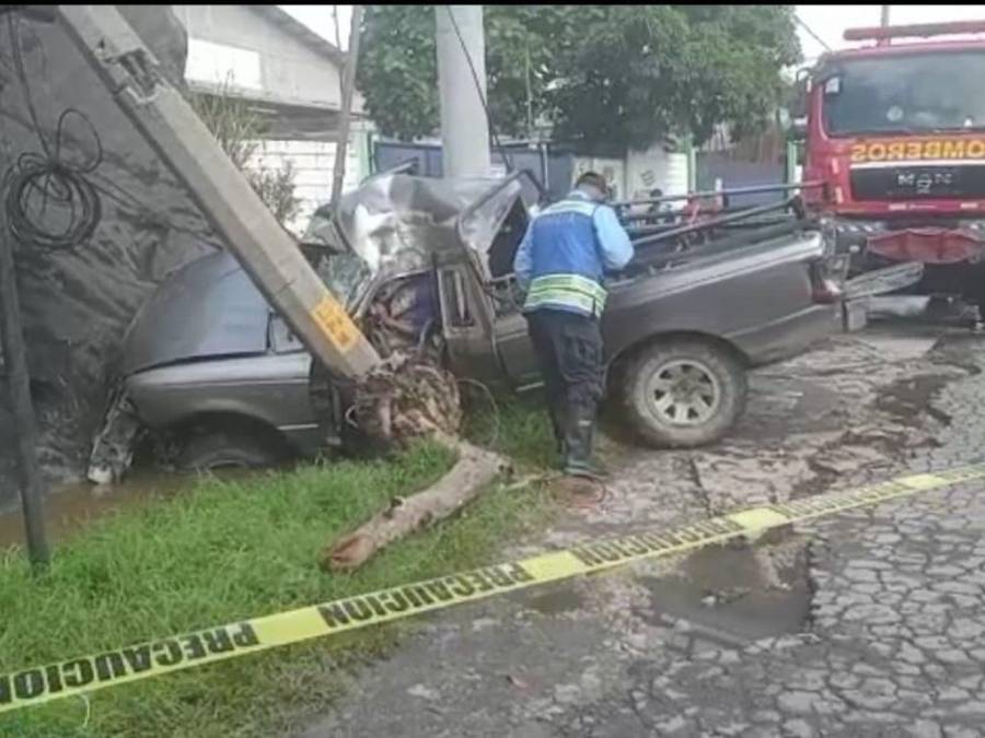 Imágenes del fatal accidente de un pick up en Choloma