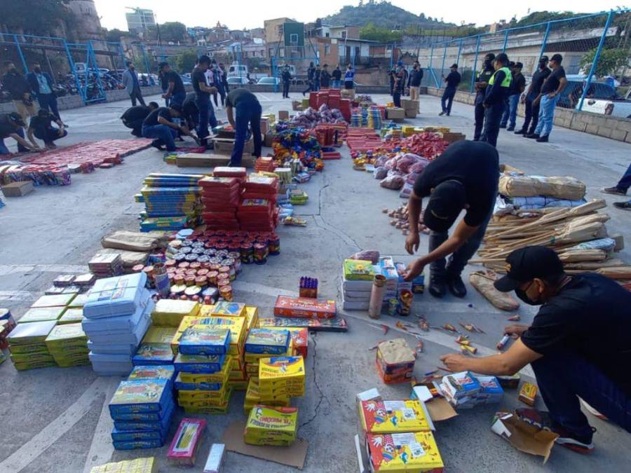 Decomisan fuerte cargamento de pólvora en mercados de Comayagüela