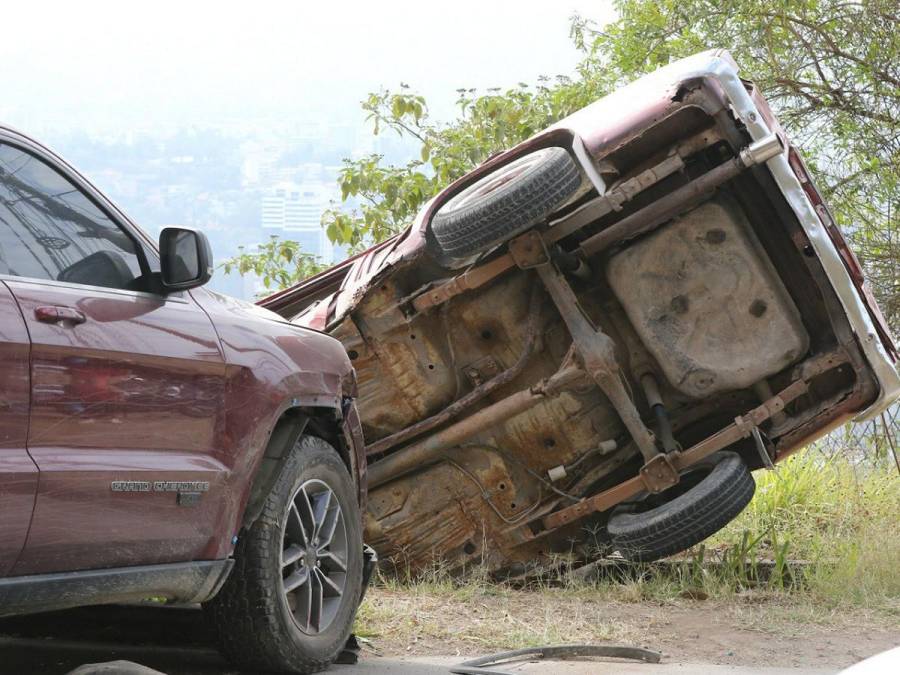 Las imágenes del accidente que dejó tres heridos en cuesta de El Hatillo