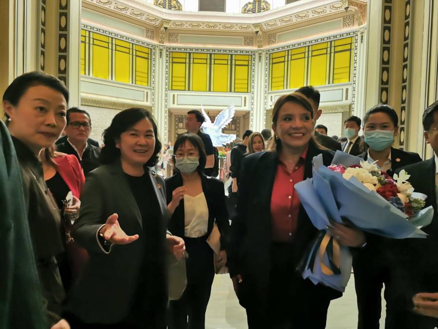 Así fue el recibimiento de la presidenta Xiomara Castro en su primera visita a China