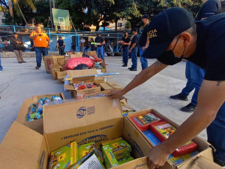 Decomisan fuerte cargamento de pólvora en mercados de Comayagüela