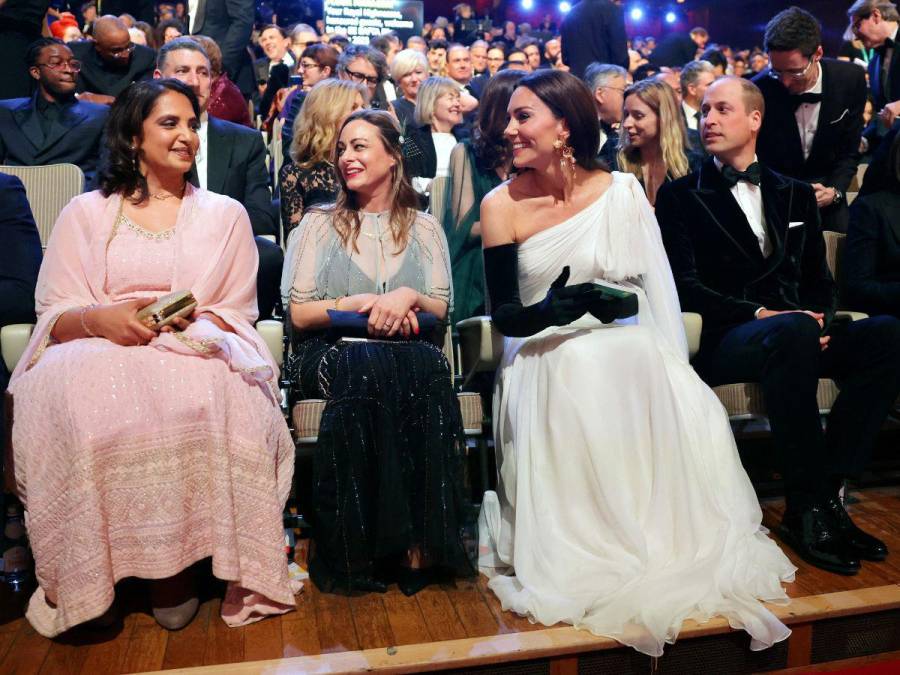 Con un vestido repetido, Kate Middleton luce espectacular look en los premios BAFTA