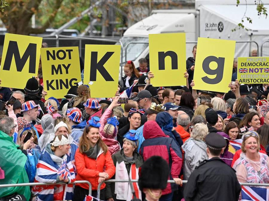 “No es mi rey”: coronación de Carlos III marcada por las protestas