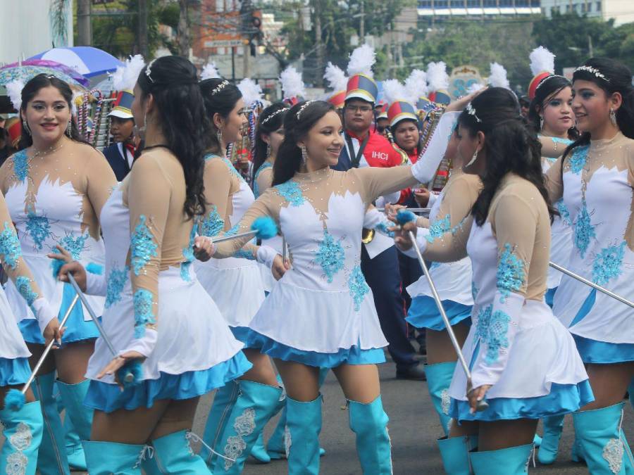 Los trajes más hermosos de las palillonas que desfilaron este 2023 en Honduras