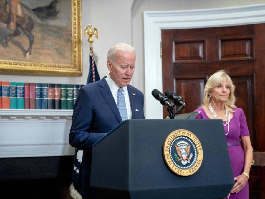 ¿Qué dice la nueva ley para el control de armas de fuego firmada por Joe Biden?