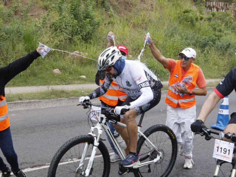 Las 30 mejores imágenes que dejó la undécima Vuelta Ciclística de EL HERALDO 2022