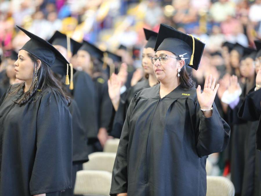 ¡Felicidades! La UNAH presenta más de 1,600 profesionales en las primeras graduaciones del año
