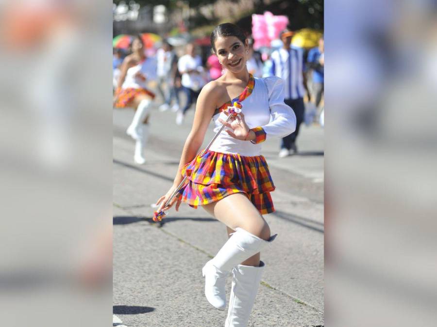 Bellas y relucientes: las sonrisas que más cautivaron en los Desfiles Patrios 2023