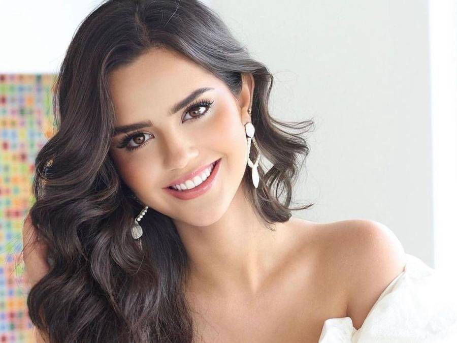 Escultural figura de Zuheylin Clemente, Miss Honduras Universo 2023, acapara miradas en Roatán