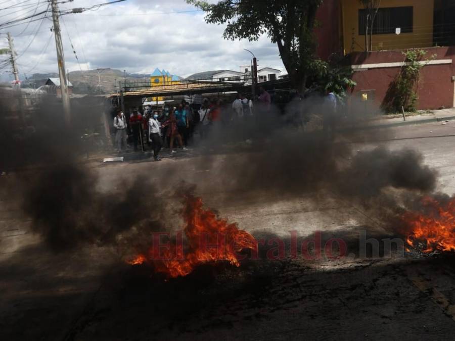 Así fue la violenta protesta del diputado Mauricio Rivera en Ciudad Mujer