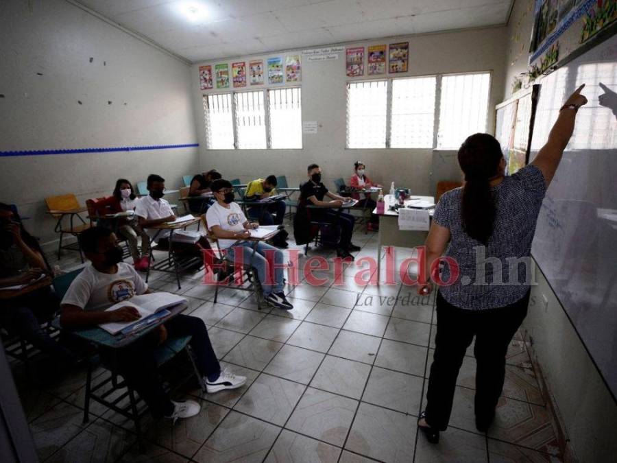 Así se vivió el retorno a clases presenciales en los centros educativos de la capital (Fotos)