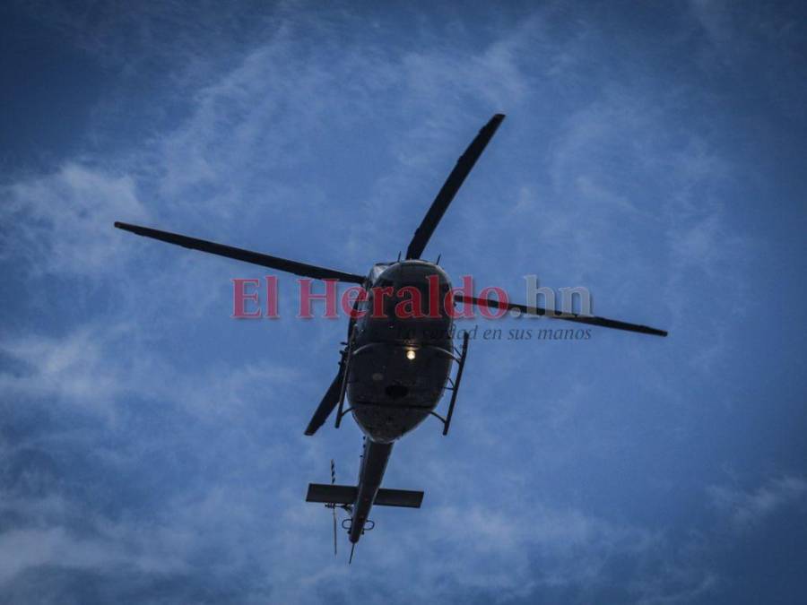 Caída en el Río Choluteca, fractura y aterrizaje en sector silla: incidencias en el show de paracaidistas