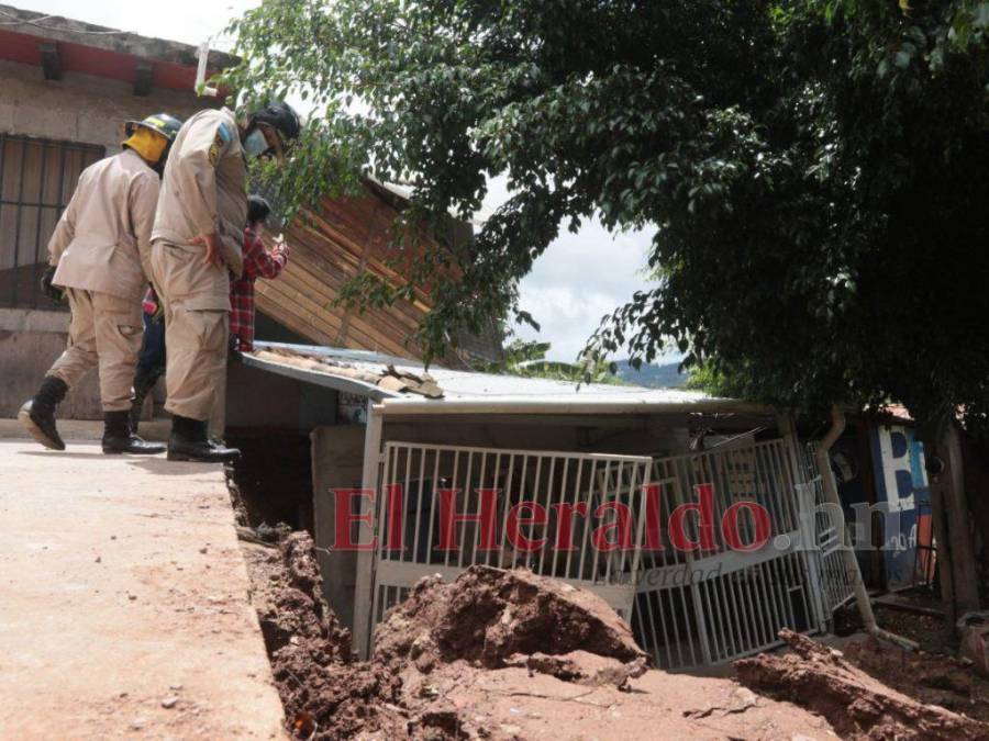 Familias evacuadas y al menos 10 viviendas afectadas: Los daños que provoca una falla geológica en la colonia Esperanza de Tegucigalpa