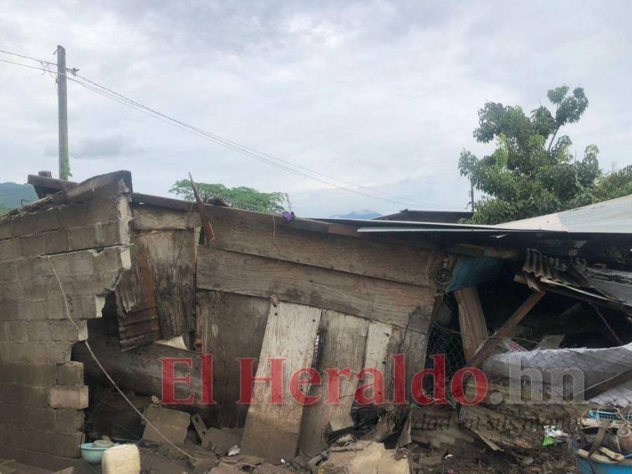 Niños soterrados y casas derribadas: lluvias provocan estragos en San Pedro Sula