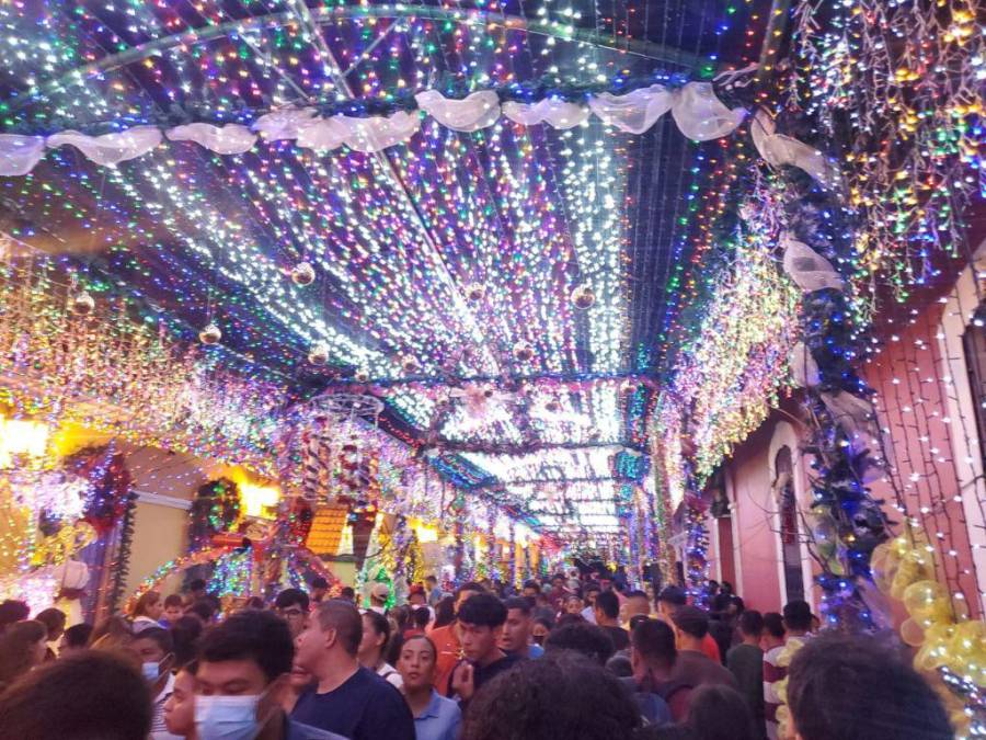 Comayagua brilla con su tradicional Paseo Navideño y da inicio a su Feria Patronal