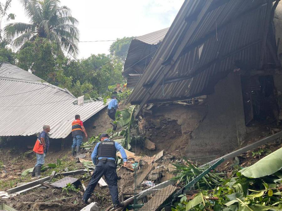 Sigue intensa búsqueda de víctima soterrada en derrumbe en Choloma