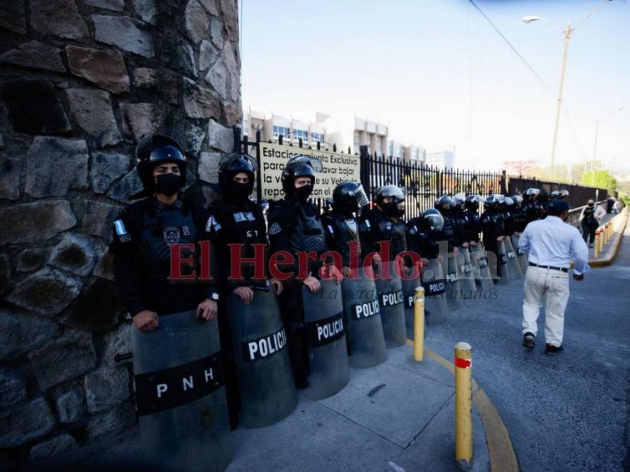 Totalmente blindada amanece Corte Suprema de Justicia por audiencia de JOH (FOTOS)