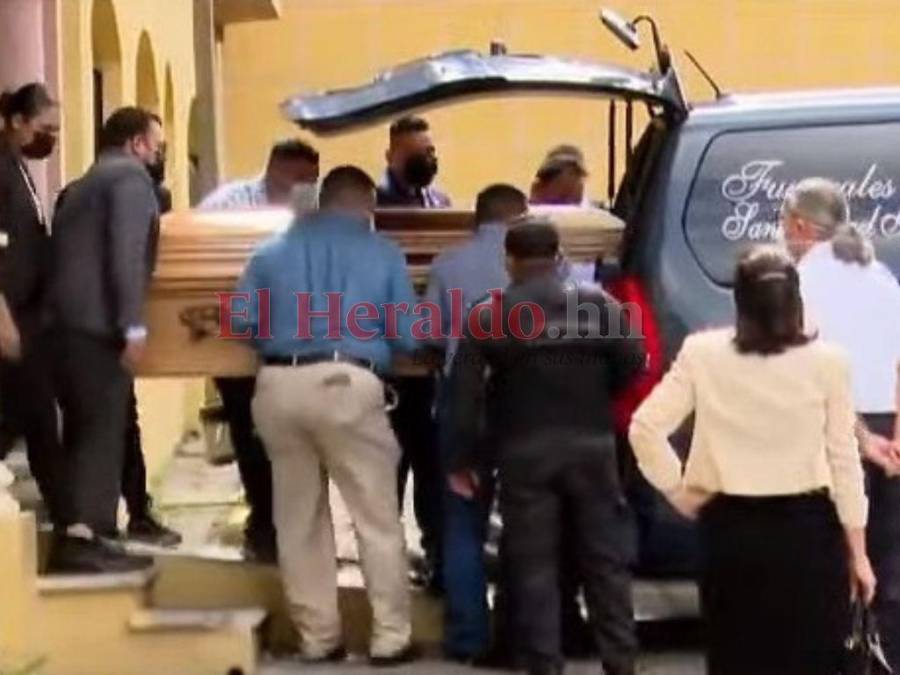 Tras misa, una caravana traslada cuerpo de Said Lobo a cementerio de El Chimbo (Fotos)
