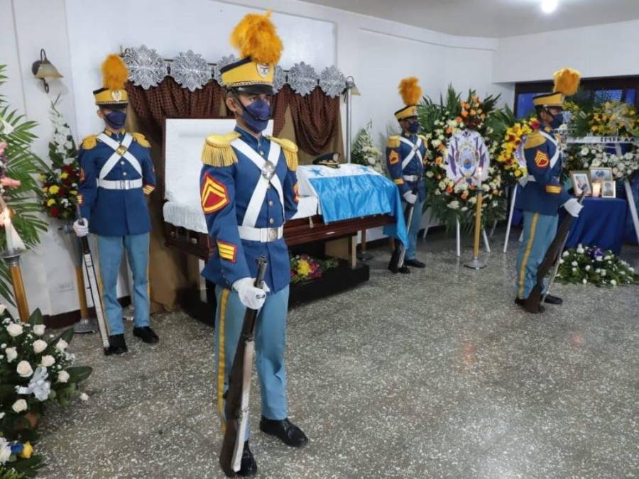 Así fue el sepelio del general de aviación José Enrique Soto Cano en La Paz