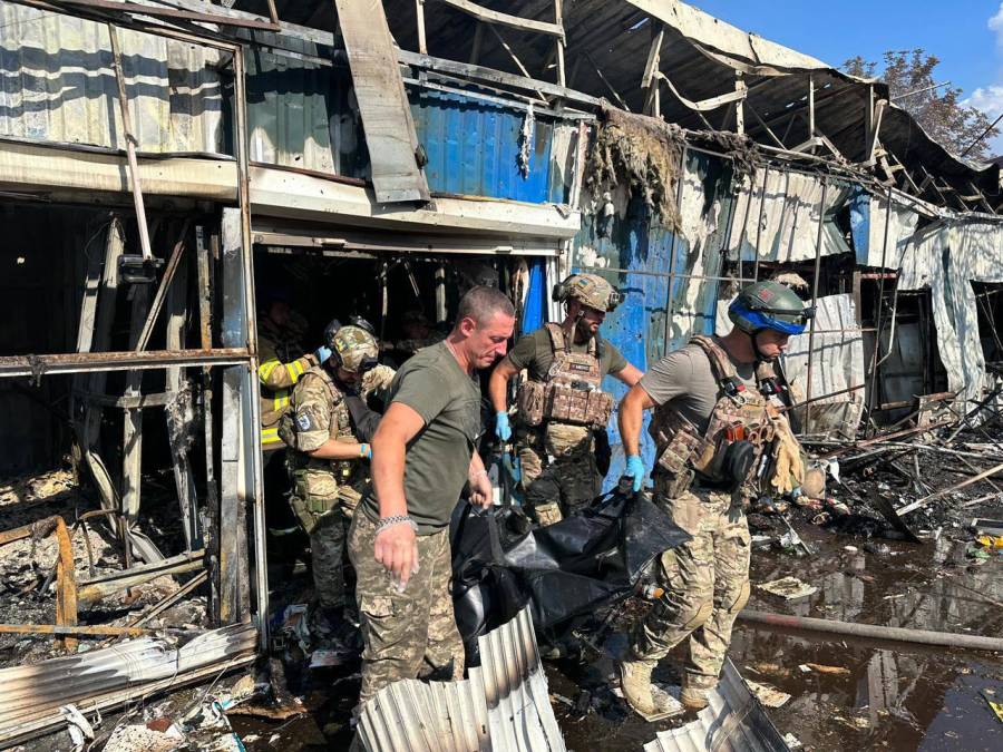 Unos 17 muertos deja nuevo ataque ruso en un mercado de Ucrania