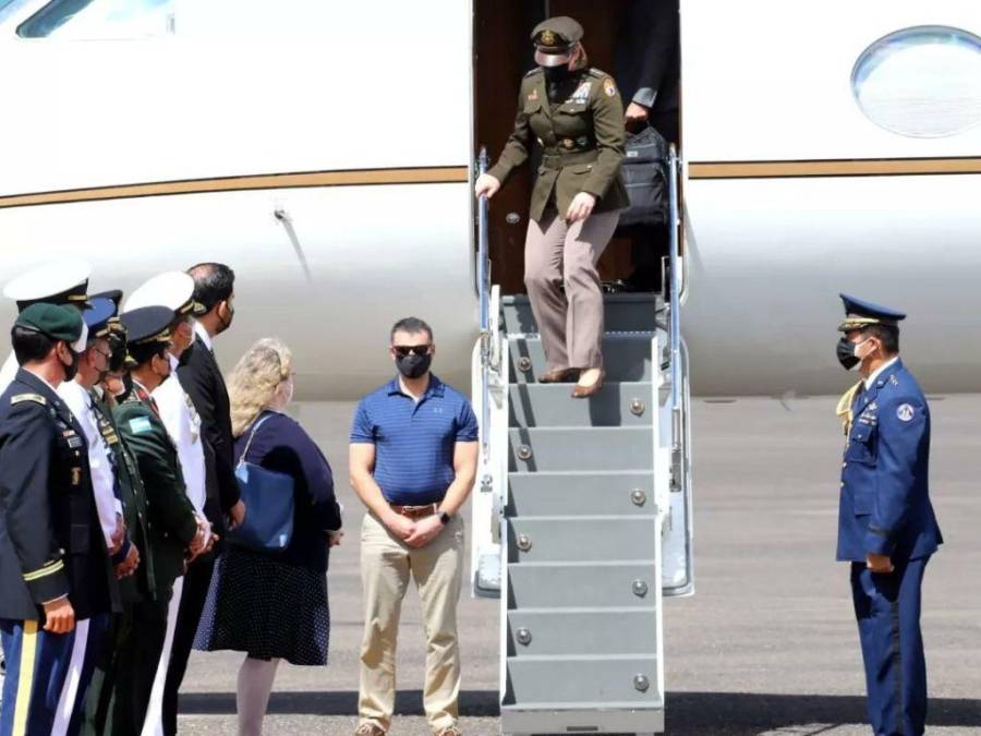 La llegada de Laura Richardson, jefa del Comando Sur de EEUU, en imágenes