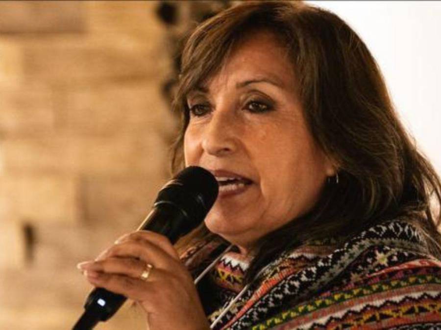 ¿Quién es Dina Boluarte, la nueva presidenta de Perú tras destitución de Pedro Castillo?