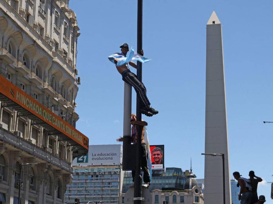 ¡Locura total! Así celebran los argentinos su tercera Copa del Mundo