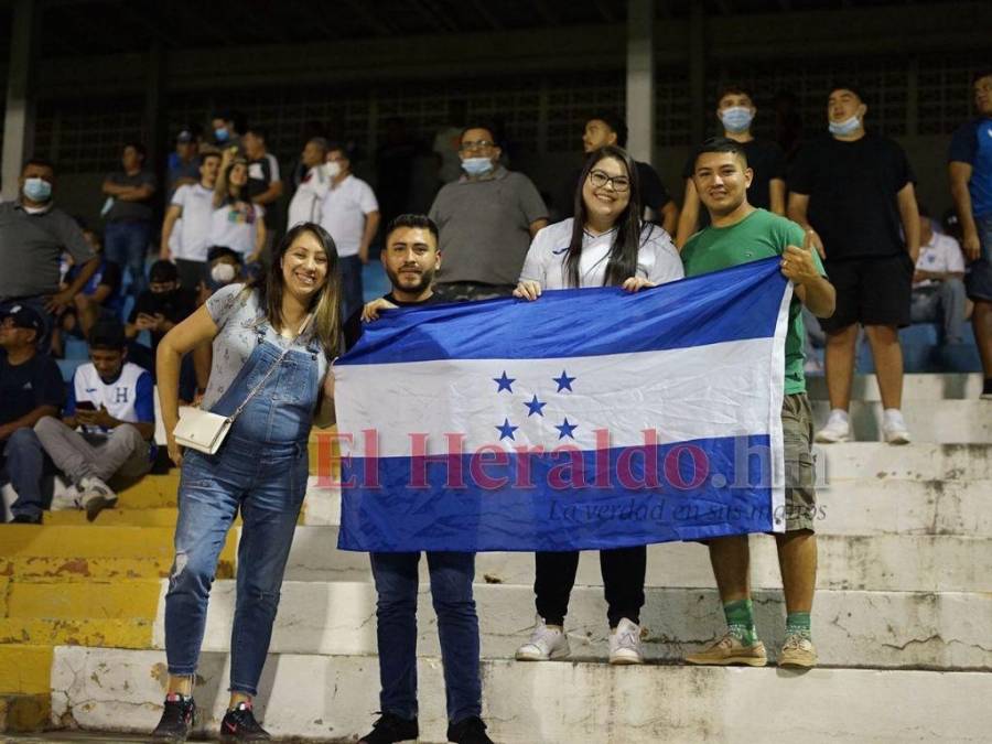 ¡Llenazo y apoyo total! El ambiente en el Morazán para el Honduras vs Panamá