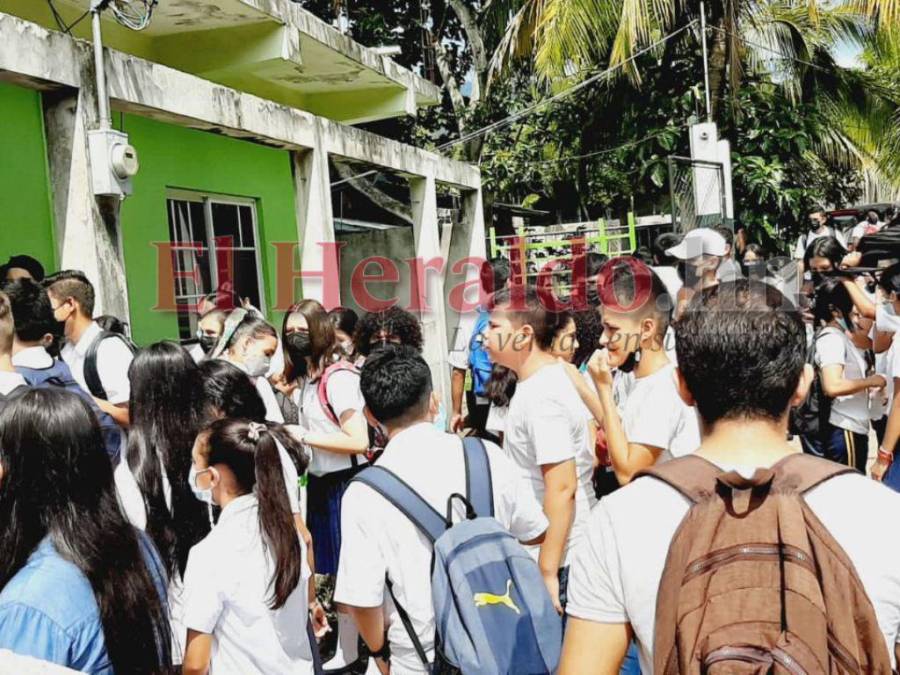 Dolor y llanto en velatorio de menor fallecida tras caer de juego mecánico en Santa Bárbara