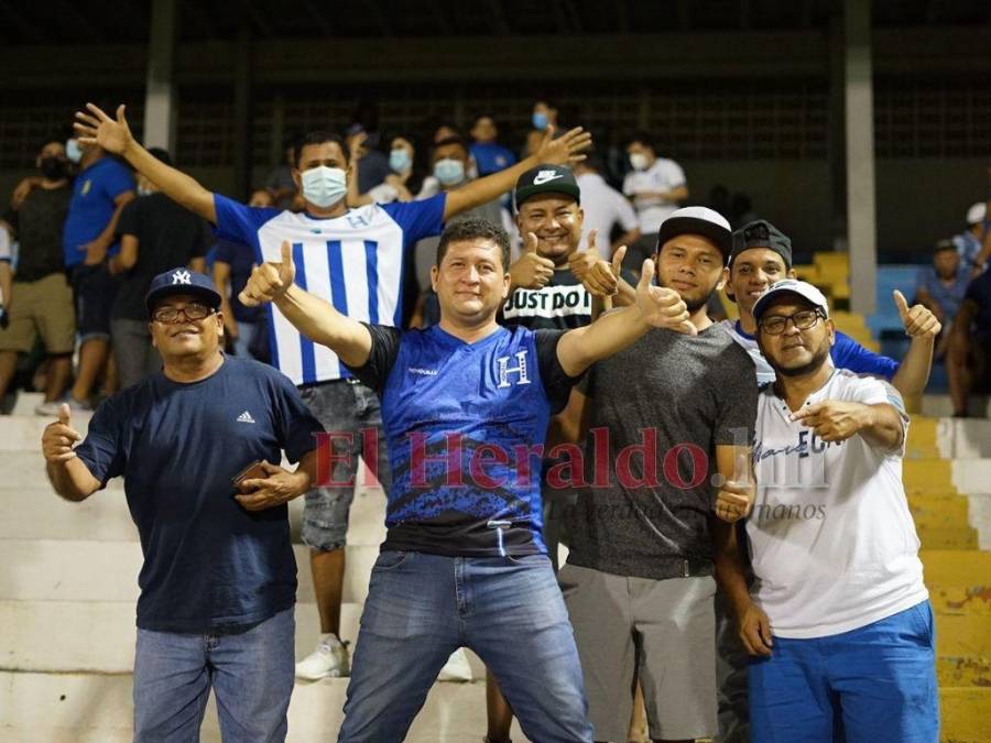 ¡Llenazo y apoyo total! El ambiente en el Morazán para el Honduras vs Panamá