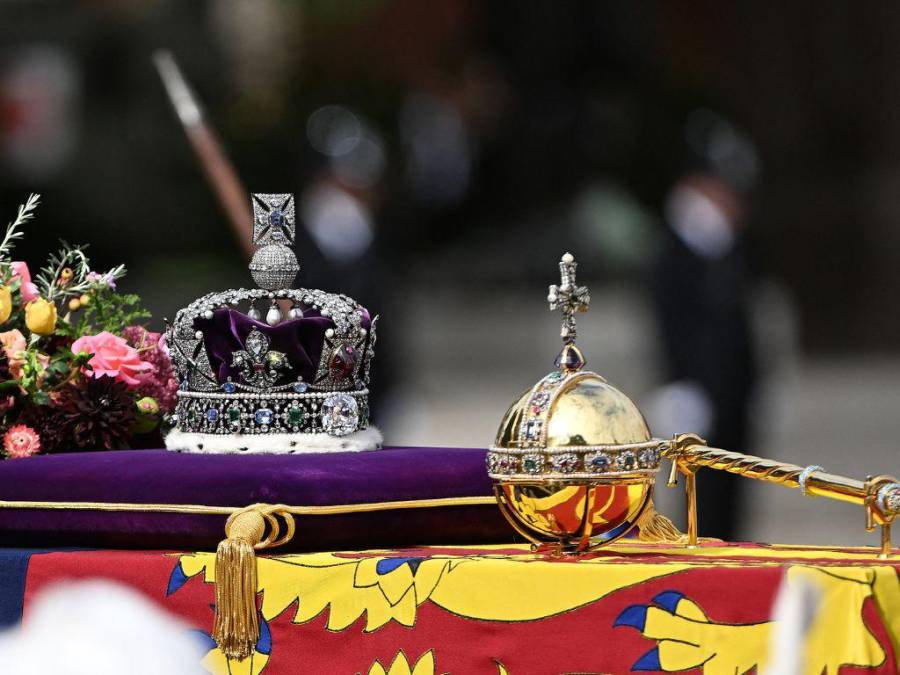 ¿Qué símbolos adornaron el féretro de la reina Isabel II? (FOTOS)