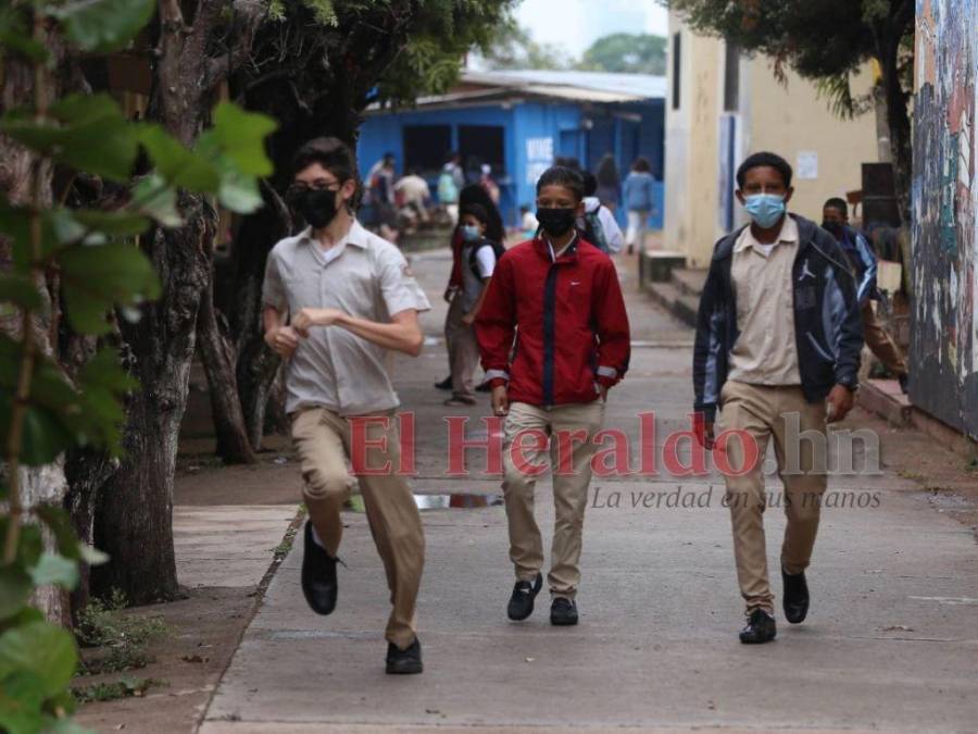 Así se vivió el retorno a clases presenciales en los centros educativos de la capital (Fotos)