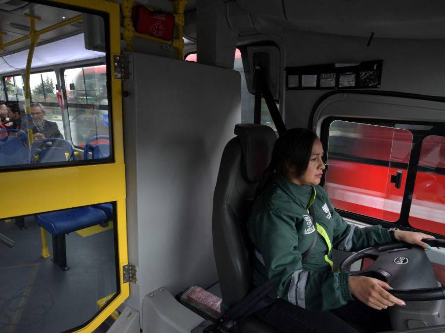 Así es la única flota de buses públicos conducidos por mujeres en Bogotá, Colombia