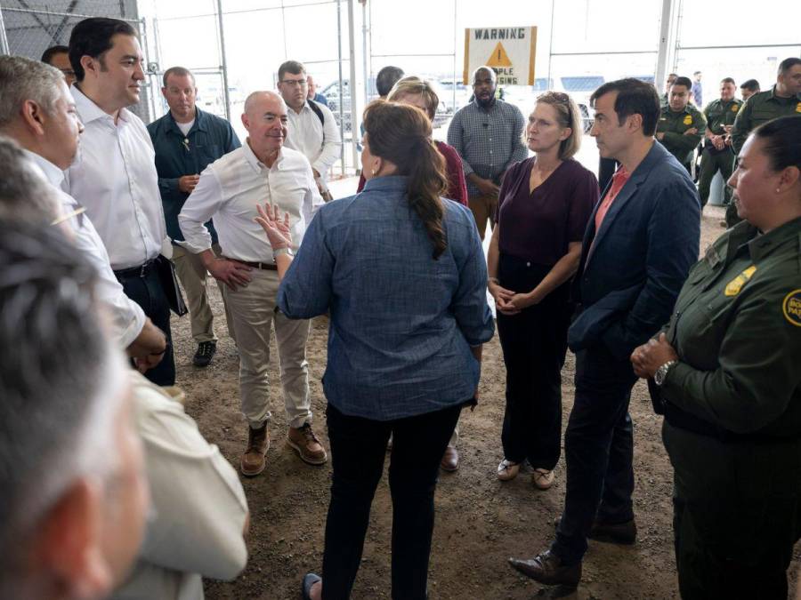 Presidenta Xiomara Castro visitó los centros de detención en Texas para evaluar situación de menores migrantes hondureños