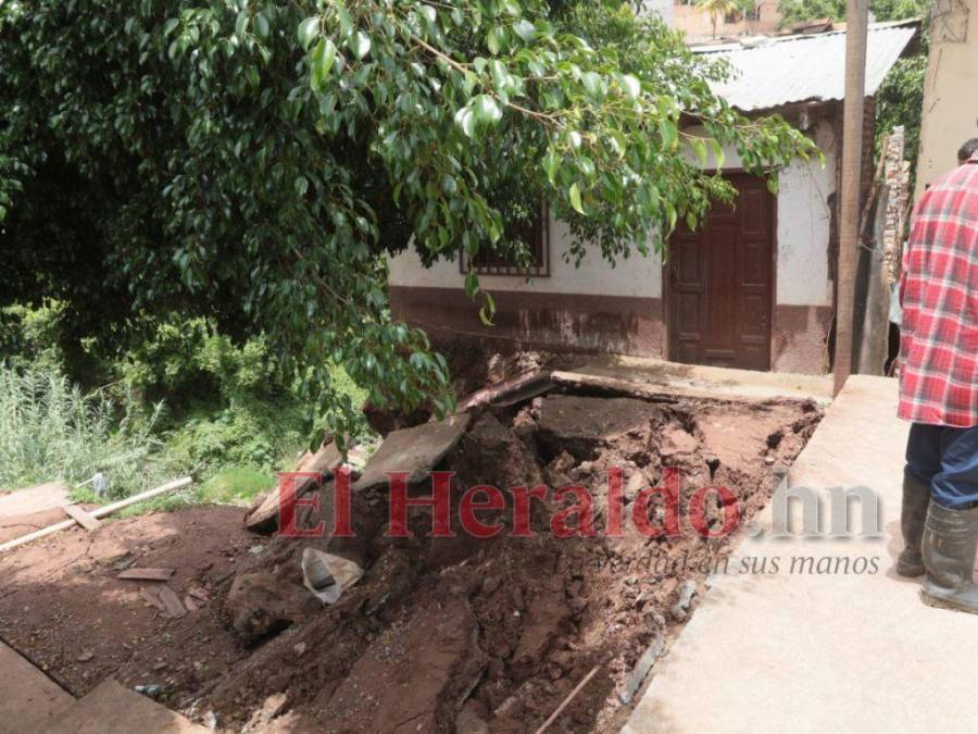 Familias evacuadas y al menos 10 viviendas afectadas: Los daños que provoca una falla geológica en la colonia Esperanza de Tegucigalpa