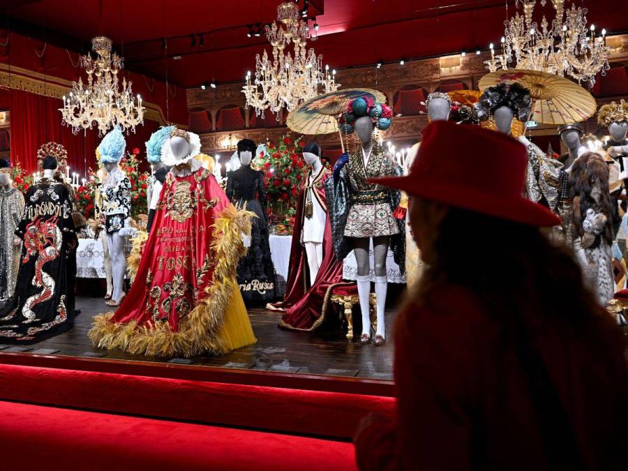 Dolce &amp; Gabbana rinde un homenaje a la artesanía italiana en Milán