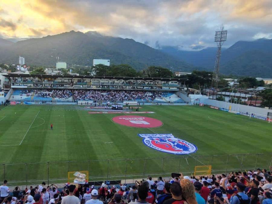 ¡Fiesta merengue! El Morazán se viste de blanco para el clásico Olimpia-Motagua