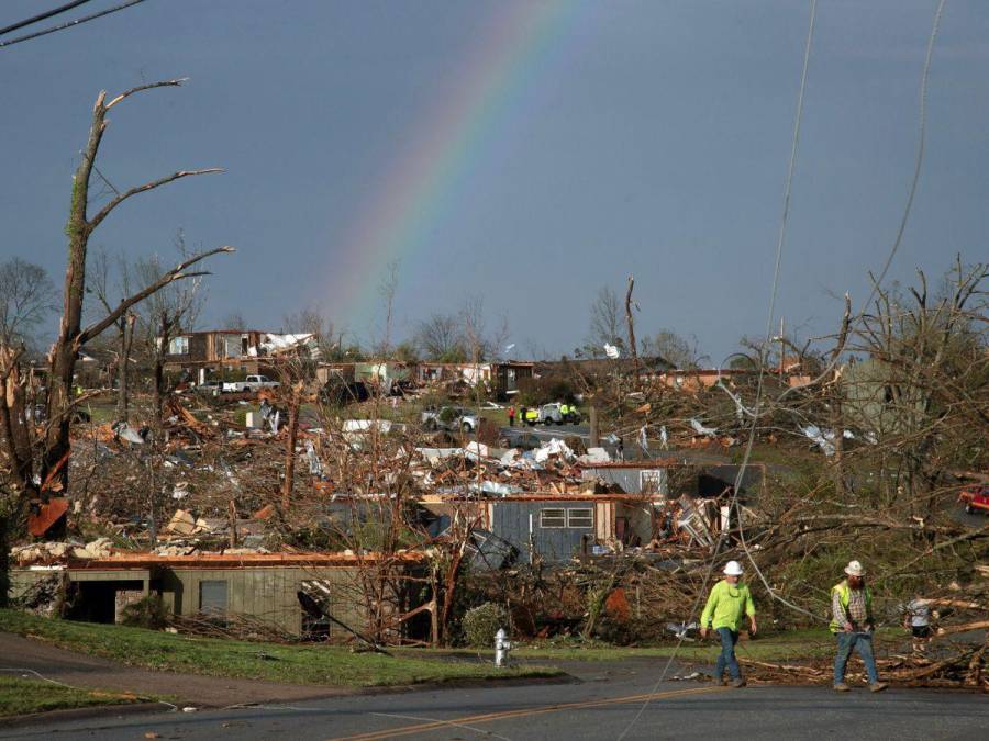 Las devastadoras imágenes del tornado que dejó varios muertos en Estados Unidos