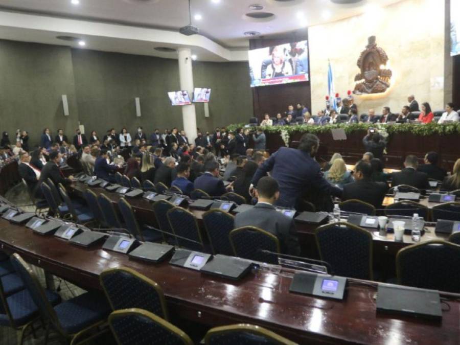 Ausencia del Partido Nacional, Argueta y Xiomara, marcaron instalación de la segunda legislatura