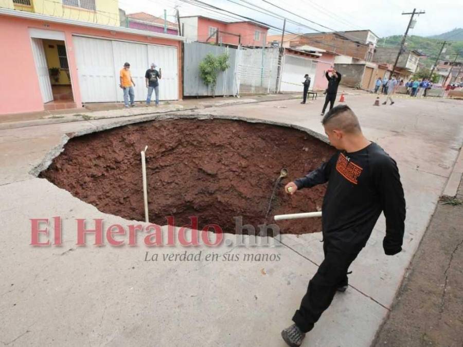 En fotos: así se ve el socavón tras cesar las lluvias en Prados Universitarios