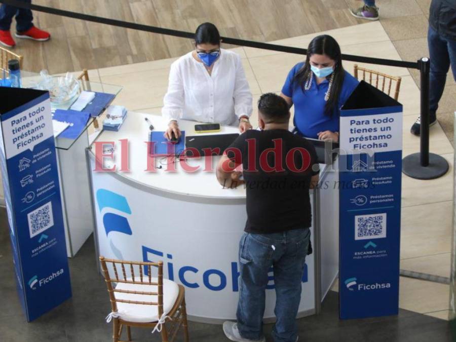 Consolidar deudas, comprar vehículo, una casa o financiar un proyecto: Las opciones que ofreció la Feria de Préstamos de El Heraldo