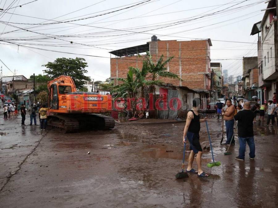 Caos, labores de limpieza y lágrimas dejan lluvias en la capital (Fotos)