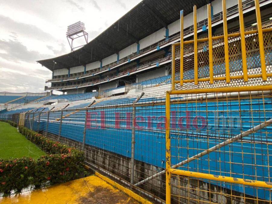 Fuerte lluvia y pocos aficionados: así luce el estadio Olímpico previo al Honduras vs Curazao