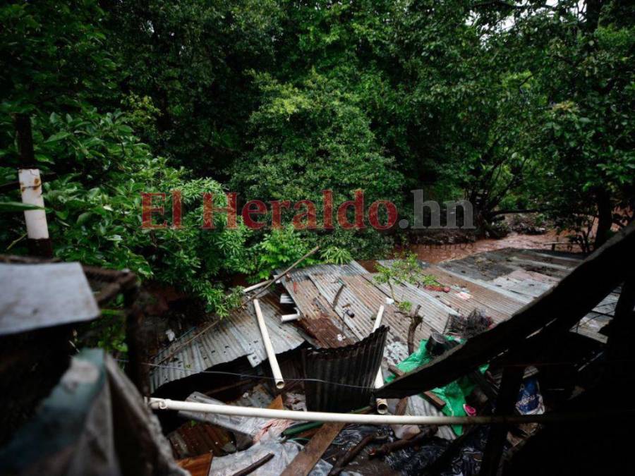 Zozobra, dolor y evacuaciones: el ambiente tras derrumbes en la colonia La Esperanza de la capital