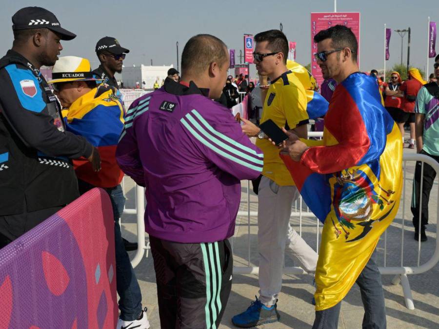 ¡Fiesta total! Así vivieron los aficionados del Mundial el duelo Qatar vs Ecuador