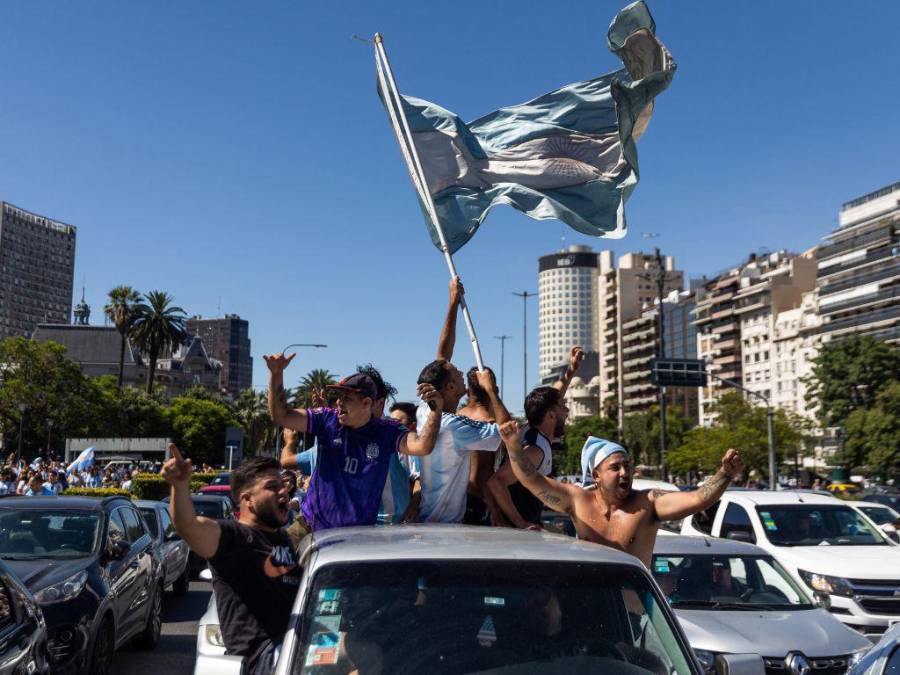 ¡Locura total! Así celebran los argentinos su tercera Copa del Mundo